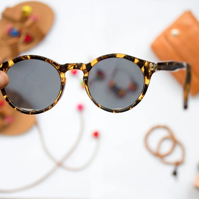 Lunettes de soleil de luxe pour femmes : élégance et style à chaque regard