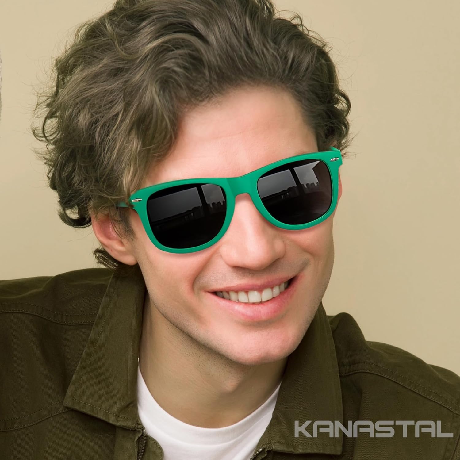 Lunettes de Soleil Polarisées Homme et Femme Rétro Mode Lunette de Soleil Rectangulaire Vintage Classique Protection 100% UV400 Léger pour Conduite Voyage A18 Verre Noire Monture Verte Sur la photo